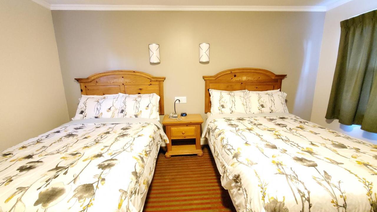 Motel Knights Colonial Fireside Pembroke